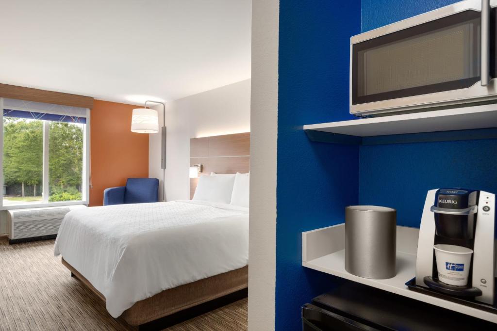 Holiday Inn Express Hotel & Suites Opelika Auburn, an IHG Hotel image