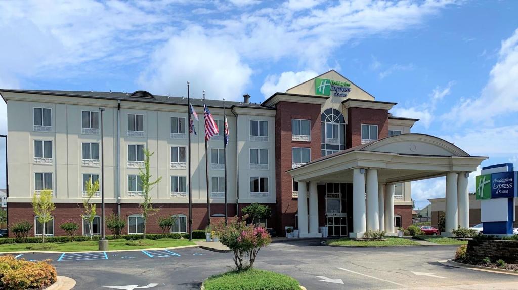 Holiday Inn Express & Suites - Tuscaloosa-University, an IHG Hotel image