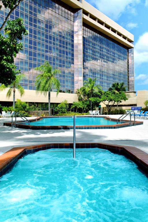 DoubleTree by Hilton Hotel Miami Airport & Convention Center image