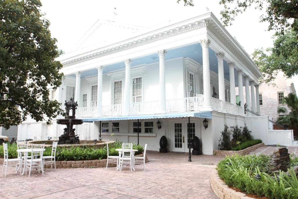 The Magnolia Mansion image