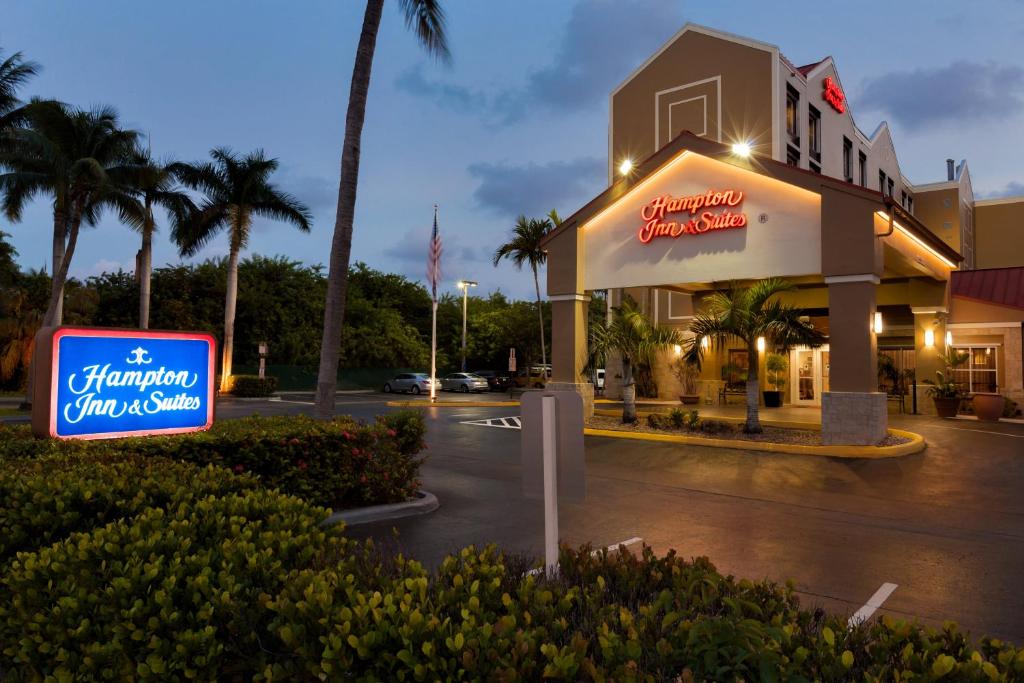 Hampton Inn & Suites Fort Lauderdale Airport image