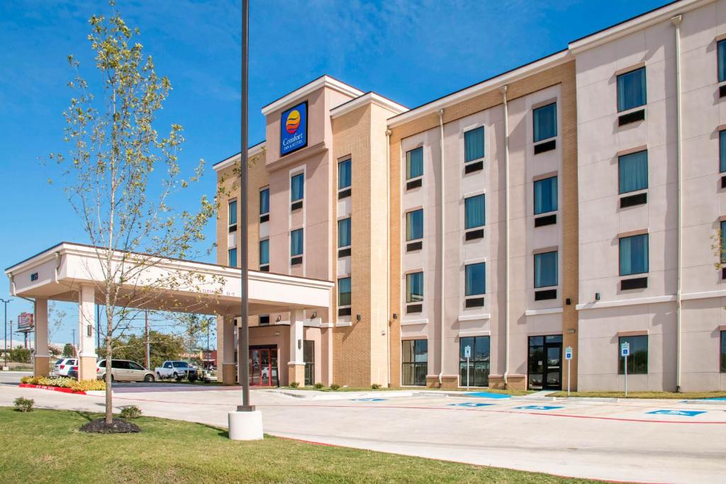 Comfort Inn & Suites San Marcos image