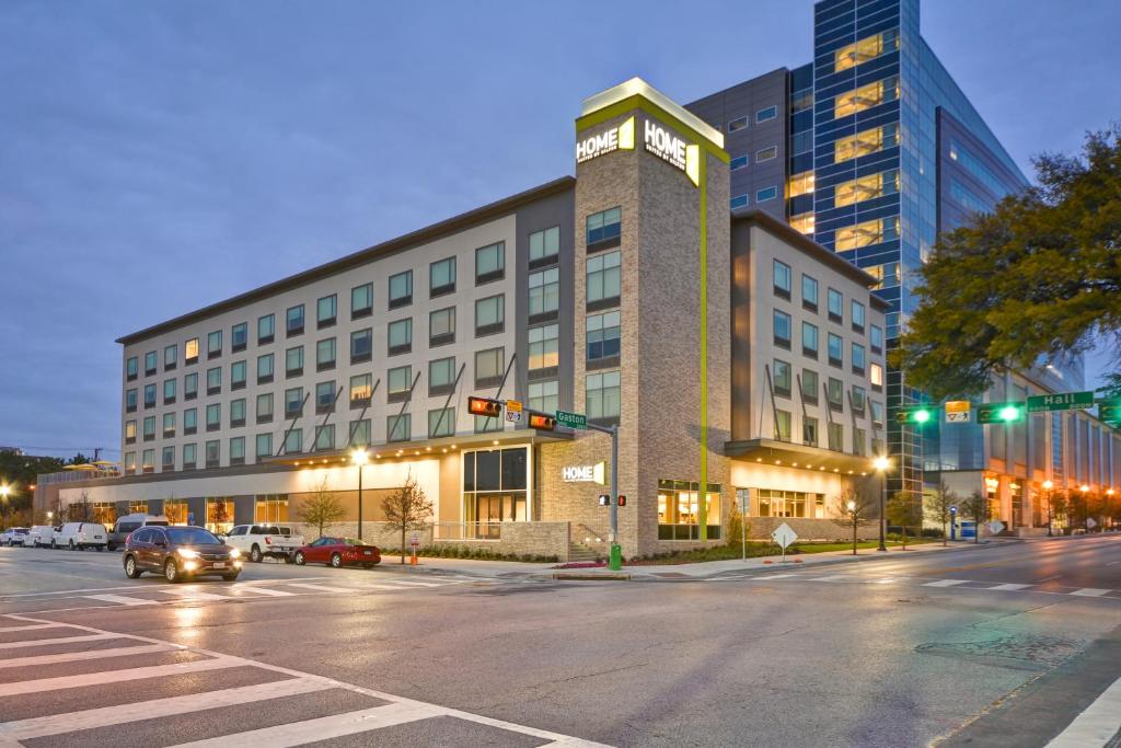 Home2 Suites by Hilton Dallas Downtown at Baylor Scott & White image