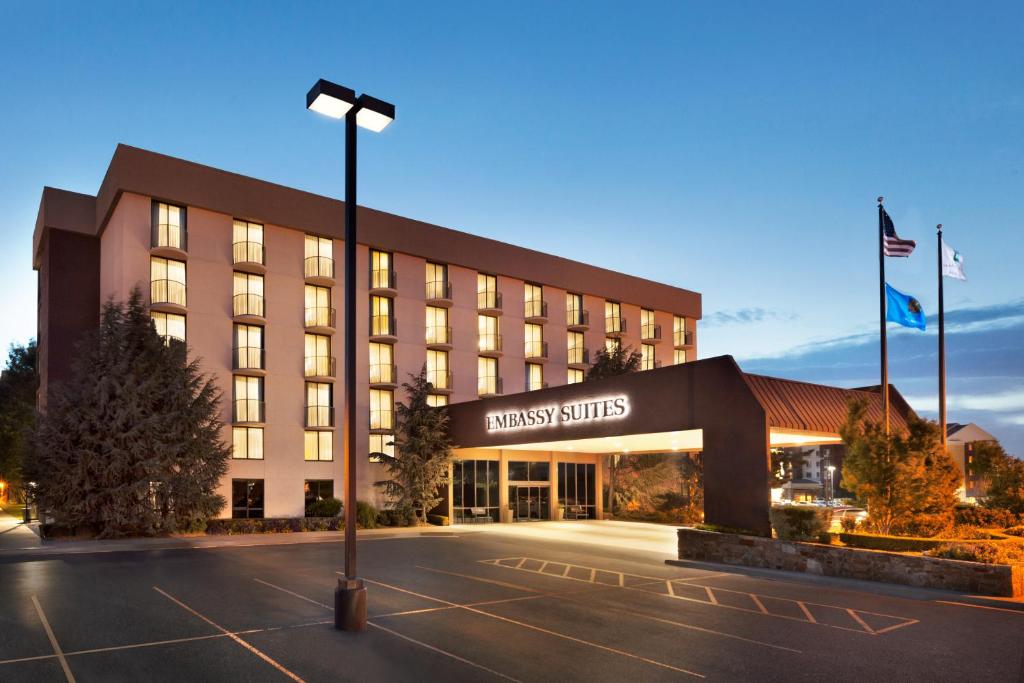 Embassy Suites Oklahoma City Will Rogers World Airport image