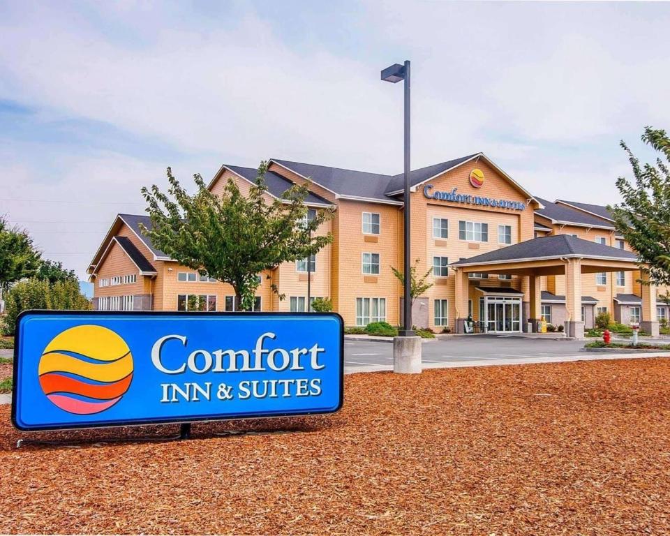 Comfort Inn & Suites Creswell image