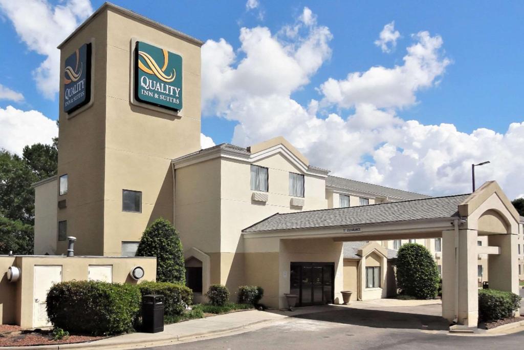 Quality Inn & Suites Raleigh North Raleigh image