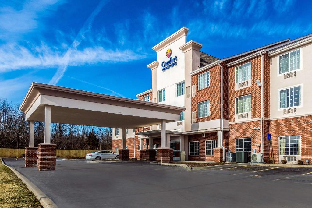 Comfort Inn & Suites Dayton North image