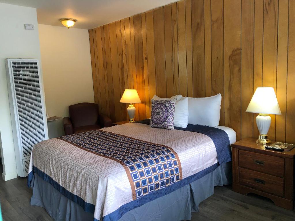 24 Dreamy Lake Tahoe Hotels for Pet Owners 34 Cedar Inn & Suites image