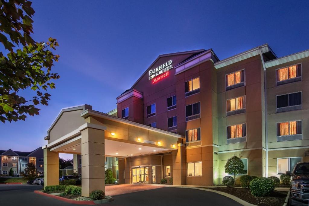 Fairfield Inn and Suites by Marriott Harrisonburg image