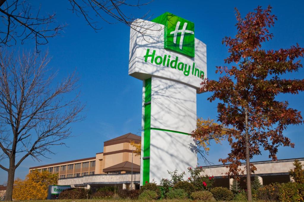 Holiday Inn Chicago North Shore, an IHG Hotel image