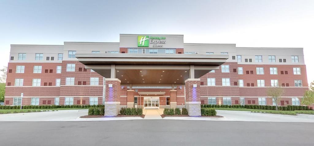 Holiday Inn Express & Suites Plymouth - Ann Arbor Area, an IHG Hotel image