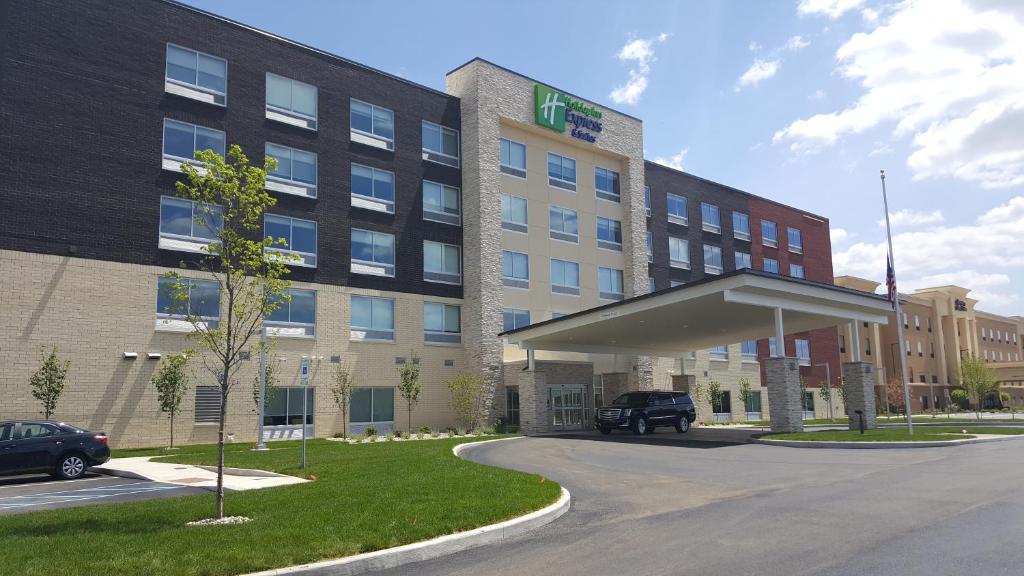 Holiday Inn Express & Suites Toledo West, an IHG Hotel image