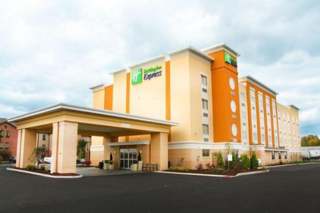 Holiday Inn Express Toledo North, an IHG Hotel image
