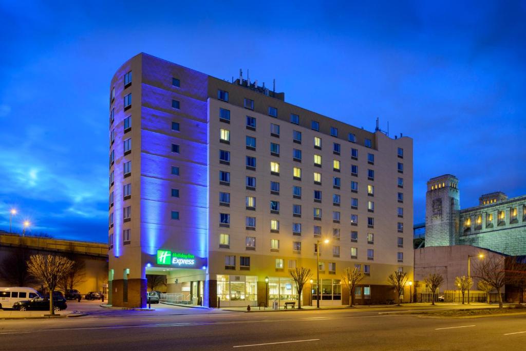Holiday Inn Express Philadelphia Penn's Landing, an IHG Hotel image