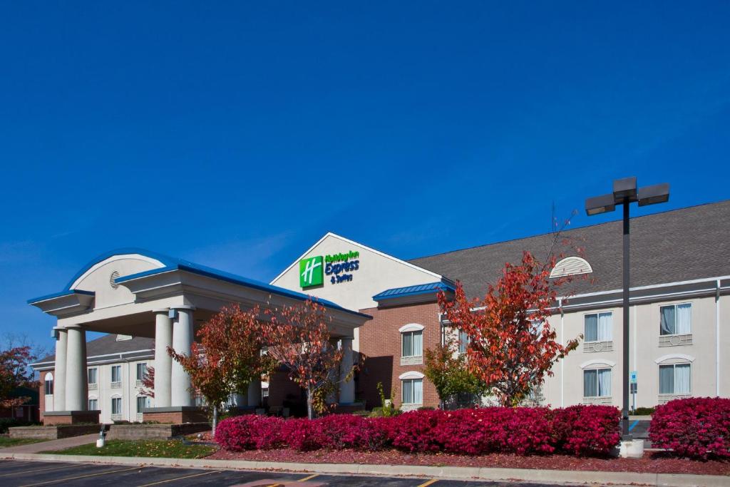 Holiday Inn Express Hotel & Suites Waterford, an IHG Hotel image