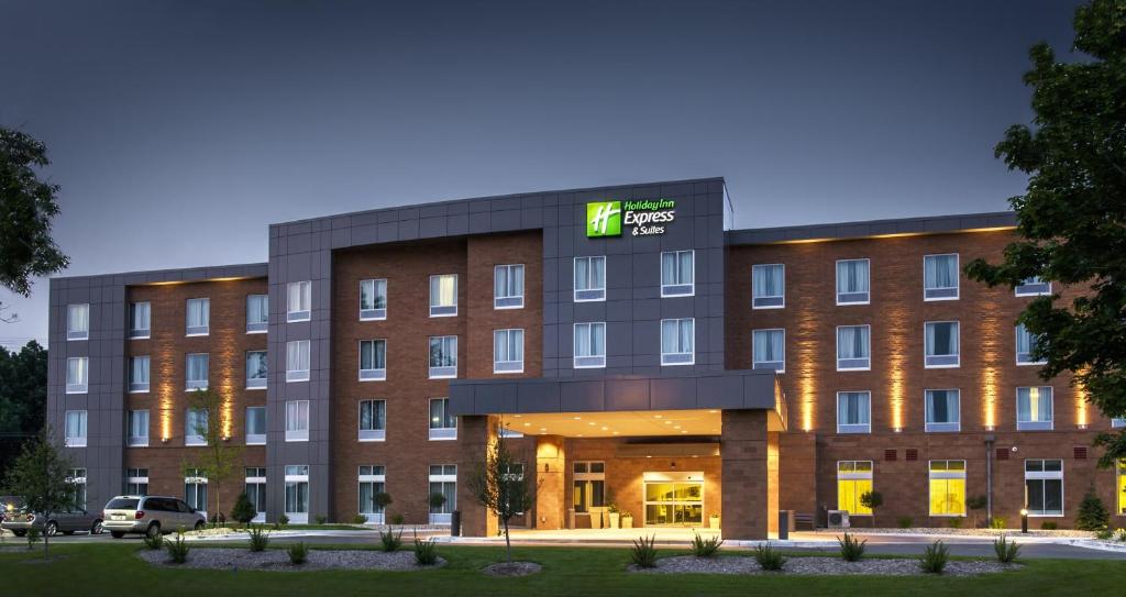 Holiday Inn Express and Suites Madison Central, an IHG Hotel image