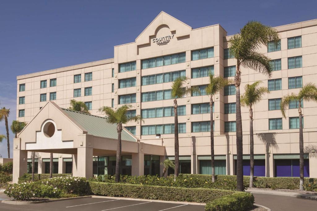 Country Inn & Suites by Radisson, San Diego North, CA image