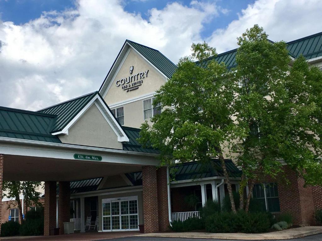 Country Inn & Suites by Radisson, Lewisburg, PA image