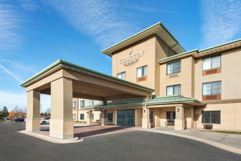 Country Inn & Suites by Radisson, Madison West, WI image