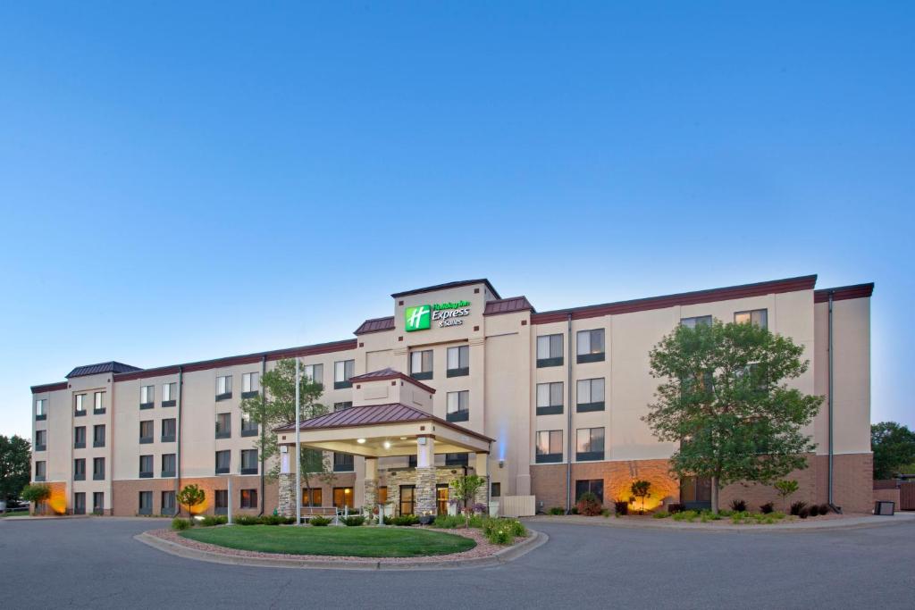 Holiday Inn Express Hotel & Suites Minneapolis - Minnetonka, an IHG Hotel image