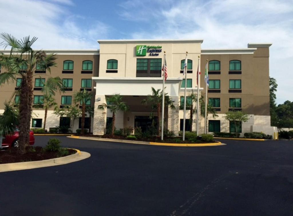 Holiday Inn Express & Suites Mobile West I-10, an IHG Hotel image