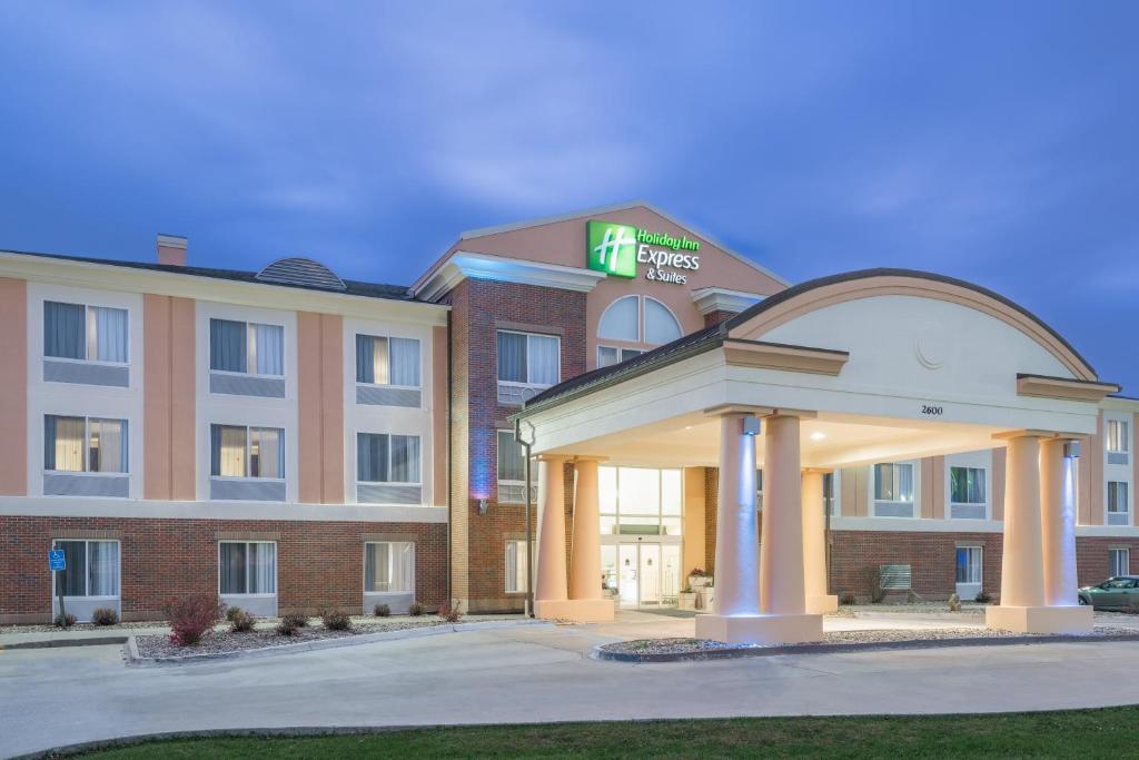 Holiday Inn Express Hotel & Suites Ames, an IHG Hotel image