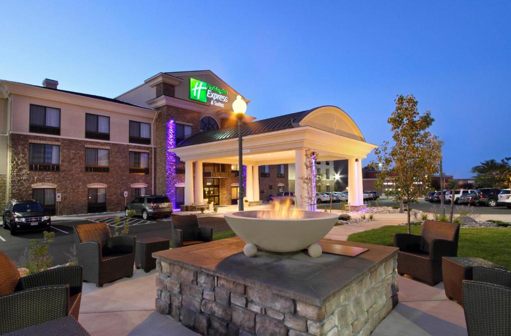 Holiday Inn Express - Colorado Springs - First & Main, an IHG Hotel image