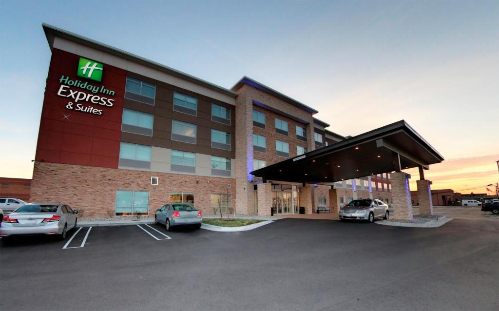Holiday Inn Express & Suites - Detroit Northwest - Livonia, an IHG Hotel image