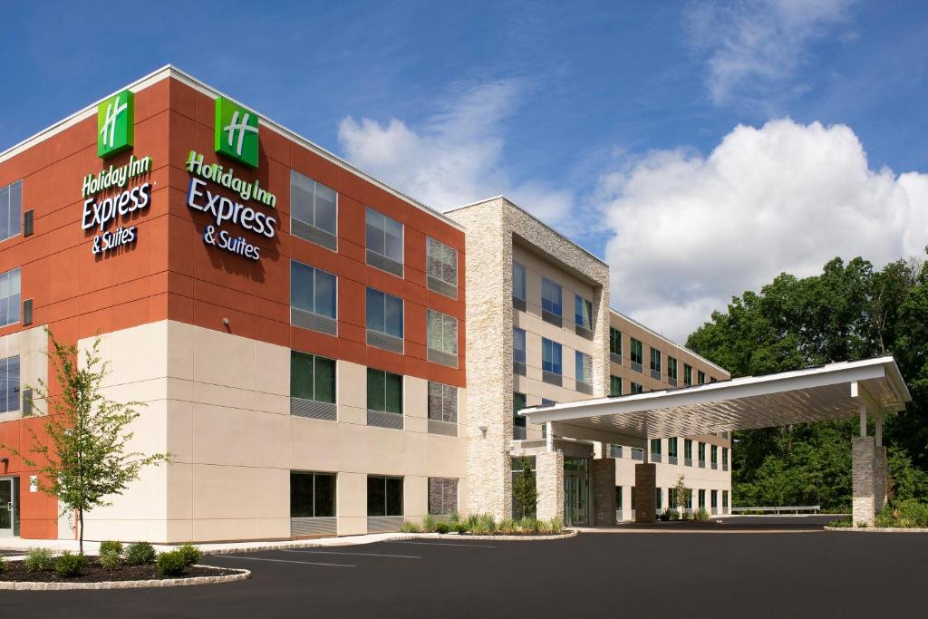 Holiday Inn Express & Suites - North Brunswick, an IHG Hotel image