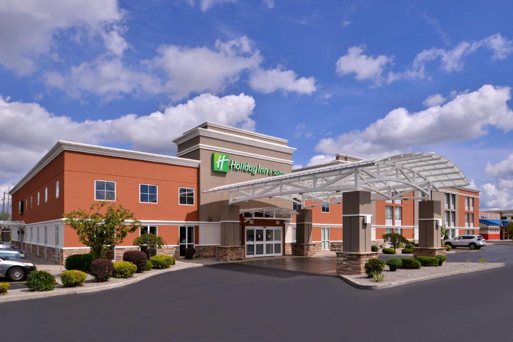 Holiday Inn Hotel & Suites Rochester - Marketplace, an IHG Hotel image