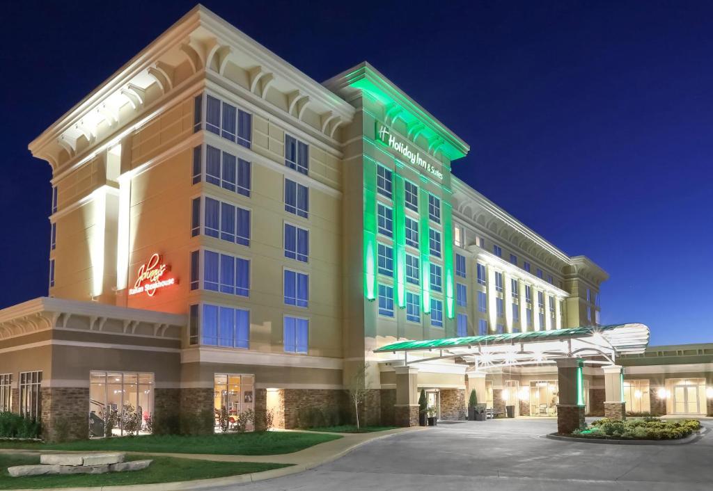 Holiday Inn and Suites East Peoria, an IHG Hotel image