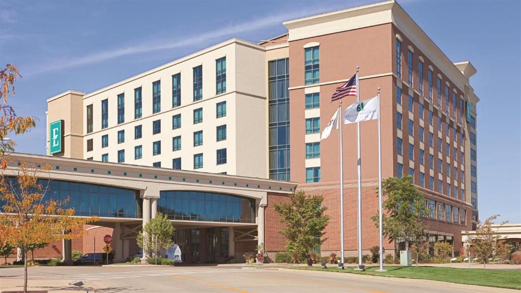 Embassy Suites East Peoria Hotel and Riverfront Conference Center image