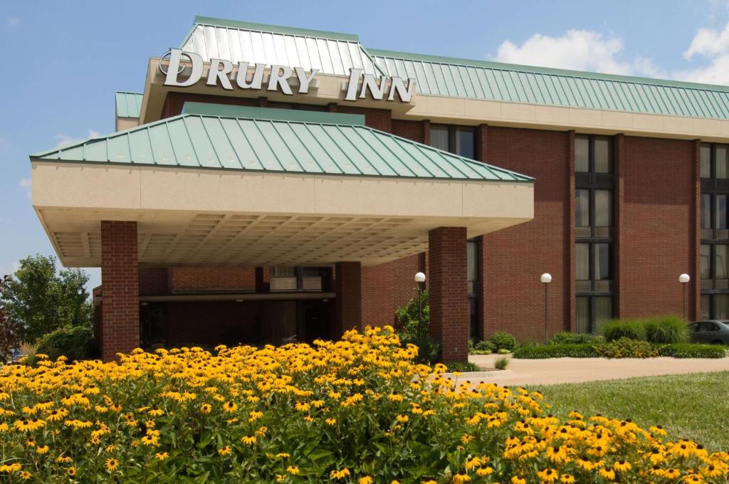 Drury Inn & Suites St. Louis Fenton image