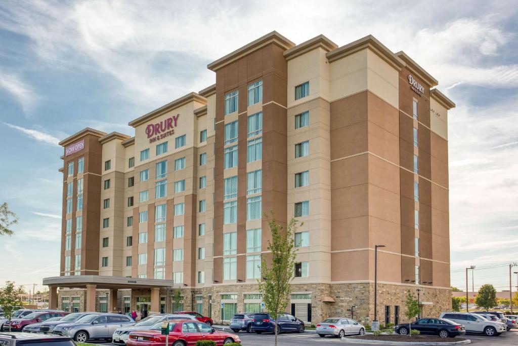 Drury Inn & Suites Cincinnati Northeast Mason image