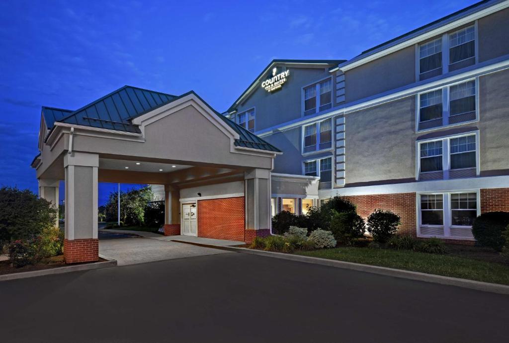 Country Inn & Suites by Radisson, Rochester-University Area, NY image