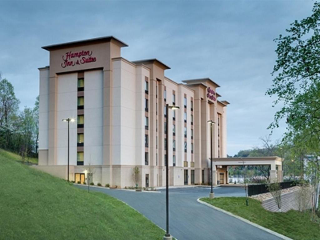 Hampton Inn & Suites - Knoxville Papermill Drive, TN image