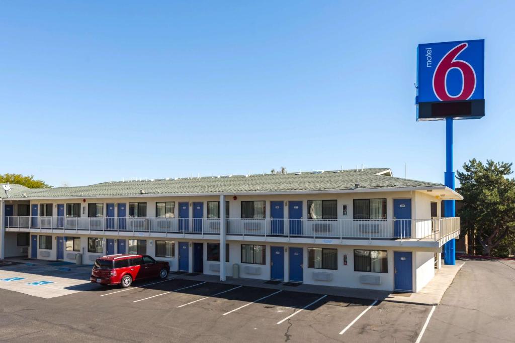 Motel 6-Reno, NV - West image