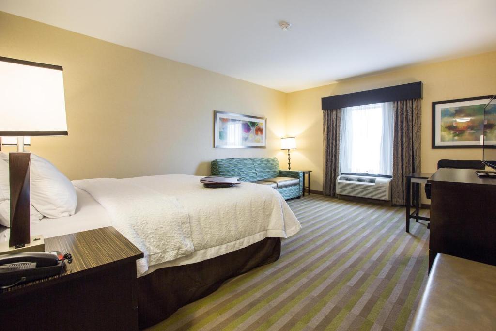 Hampton Inn & Suites Toledo/Westgate image