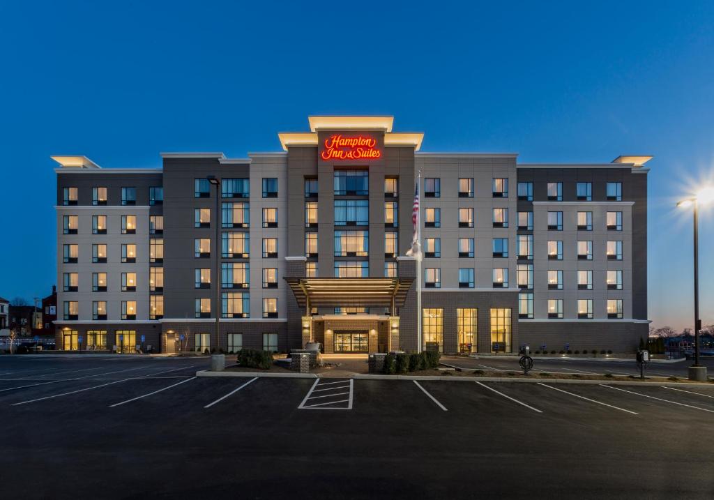 Hampton Inn & Suites Newport/Cincinnati, KY image