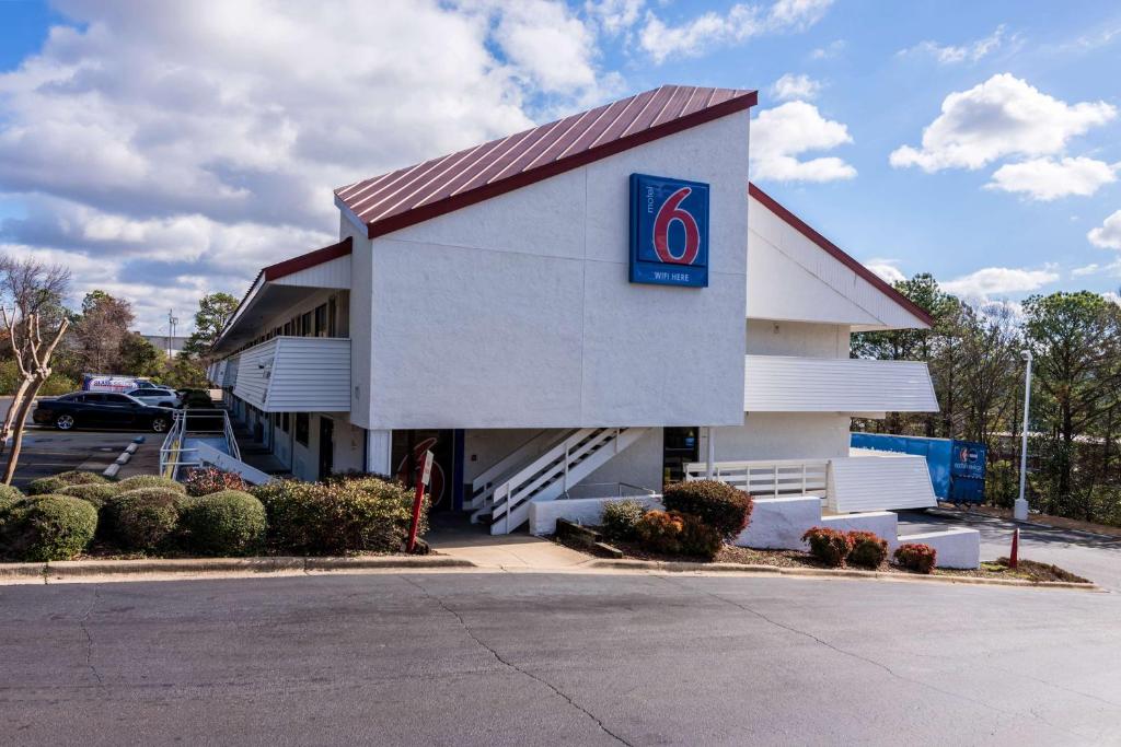 Motel 6-Birmingham, AL image