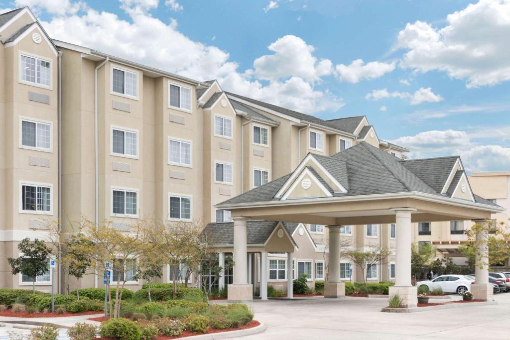 Microtel Inn and Suites Baton Rouge Airport image