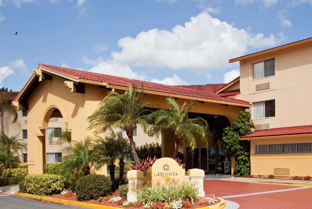 La Quinta by Wyndham St. Pete-Clearwater Airport image